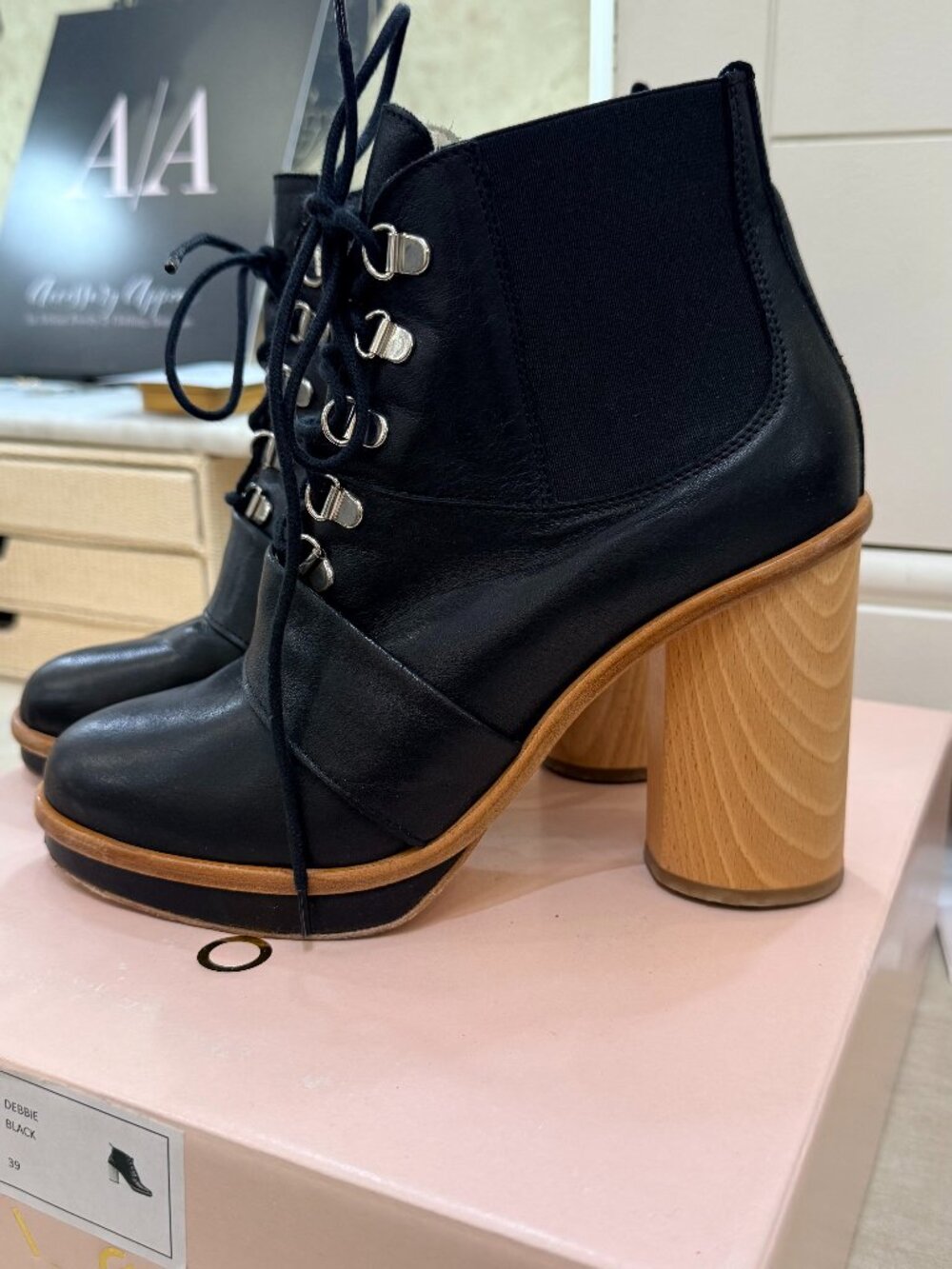 Ouigal Black Lace up Boot